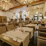 أرت فندق 4*